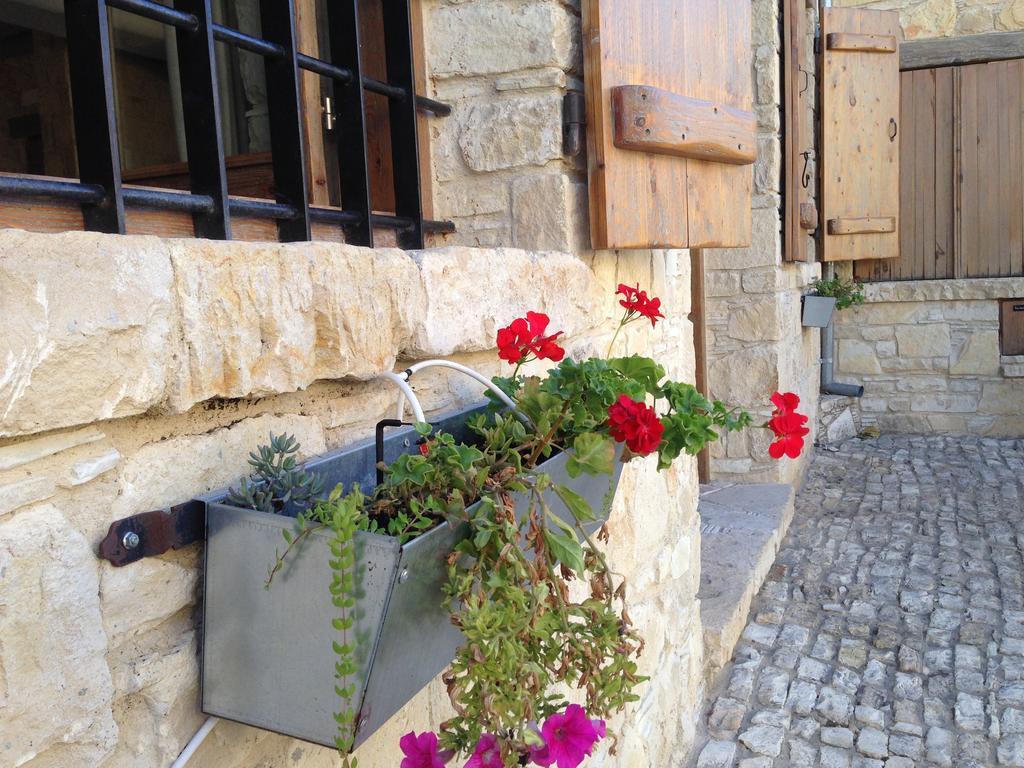 Lofou Traditional Stone House Szoba fotó